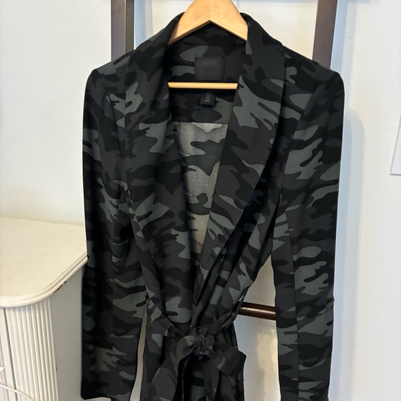Maison 500 Camouflage Belted cardigan style-blazer. Size medium. Almost new! - Picture 2 of 10